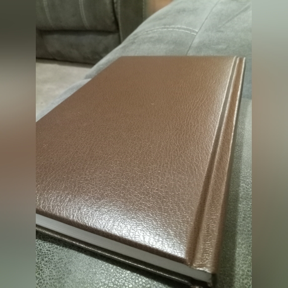 1982 Faux leather Hardcover Treasure Mountain by: Louis L'Amour - Picture 4 of 14